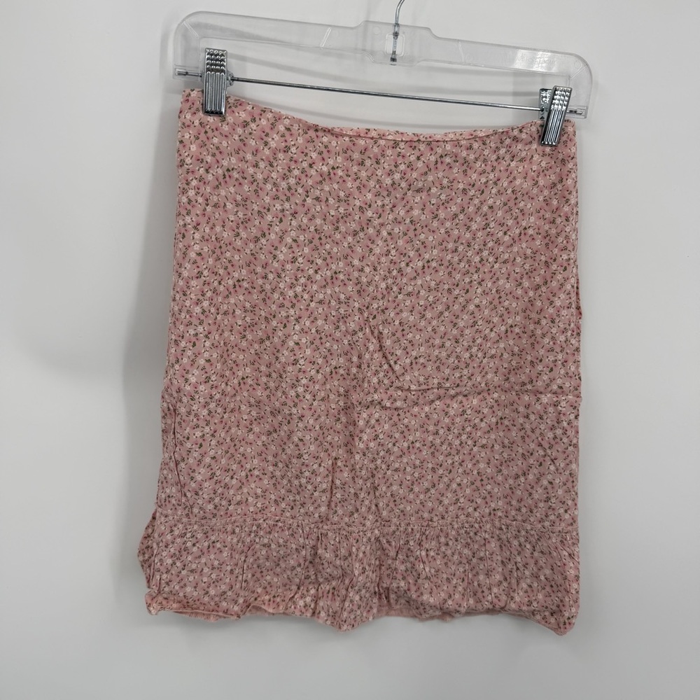 Brandy Melville pink floral mini skirt with a ruffle hem and dainty pattern XS/S